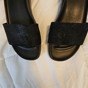 Donald Pliner Women’s FIFI Sandal – Black Suede  size 7
